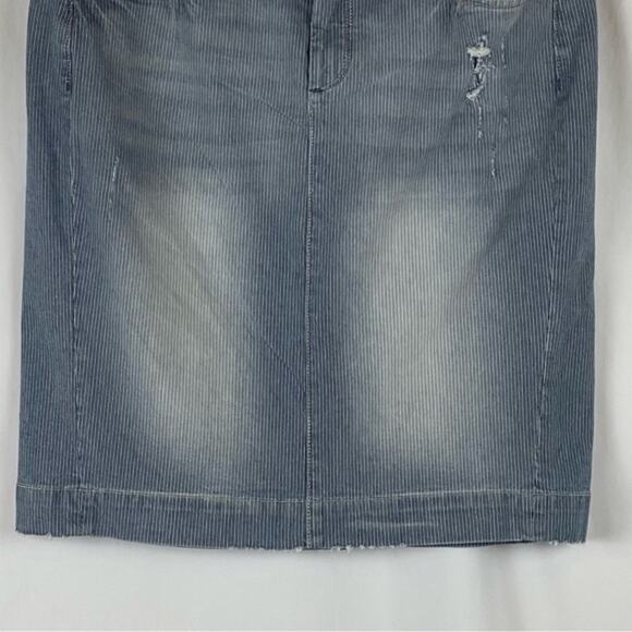 Anthropologie Pilcro & The Letterpress Distressed Boho Y2K 90s Jean Skirt Size M - Picture 3 of 10